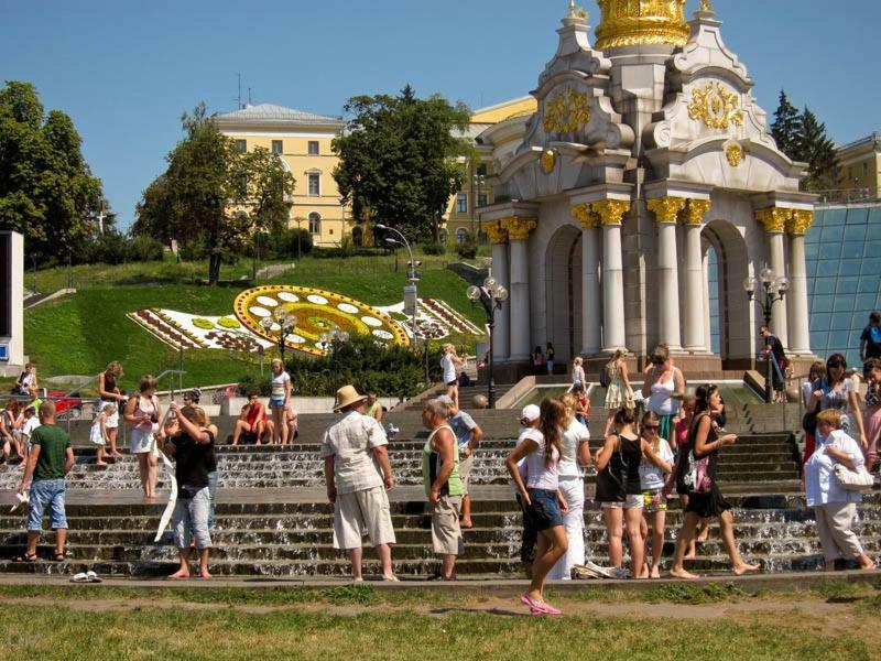 Independence Square · Khreschatyk. View on Independence Sq. fountains Kiev Buitenkant foto
