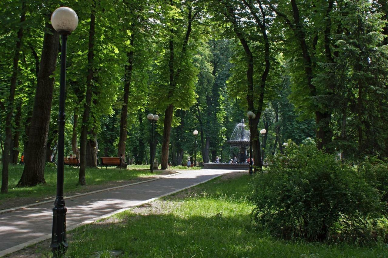 Independence Square · Khreschatyk. View on Independence Sq. fountains Kiev Buitenkant foto