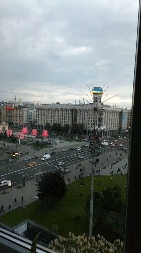 Independence Square · Khreschatyk. View on Independence Sq. fountains Kiev Buitenkant foto
